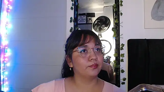 Snapshot of Alezapark chatting on 07-04-26, 05:19 Alezapark online show from 07-04-26, 05:19