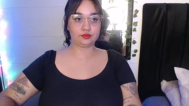 Snapshot of Alezapark chatting on 07-12-26, 11:23 Alezapark online show from 07-12-26, 11:23