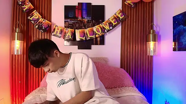 Snapshot of Steev_Novoa chatting on 10-24-25, 07:10 Steev Novoa online show from 10-24-25, 07:10