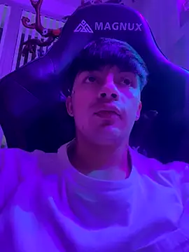 Snapshot of Steev_Novoa chatting on 10-31-25, 11:17 Steev Novoa online show from 10-31-25, 11:17