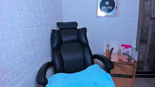 Snapshot of ImCrazzy chatting on 11-08-25, 04:18 ImCrazzy online show from 11-08-25, 04:18