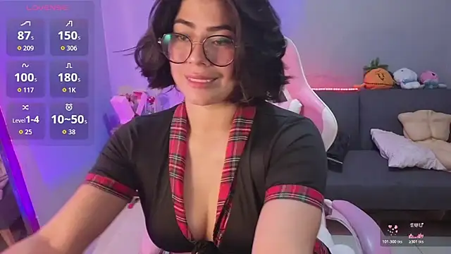 Snapshot of LoaLuxury chatting on 06-20-26, 05:38 LoaLuxury online show from 06-20-26, 05:38