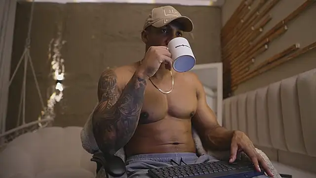 Logan Varela online show from 04-06-26, 01:23