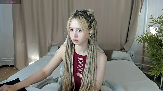 Snapshot of Valerie_Woods chatting on 07-14-26, 12:57 Valerie Woods online show from 07-14-26, 12:57
