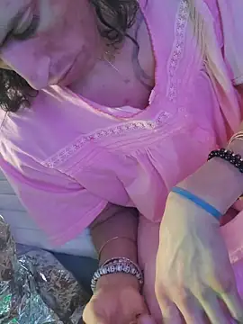 gurlnips online show from 01-13-26, 06:02