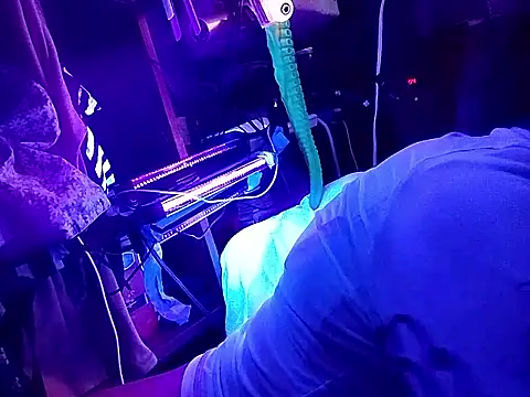 gurlnips online show from 03-11-26, 12:11