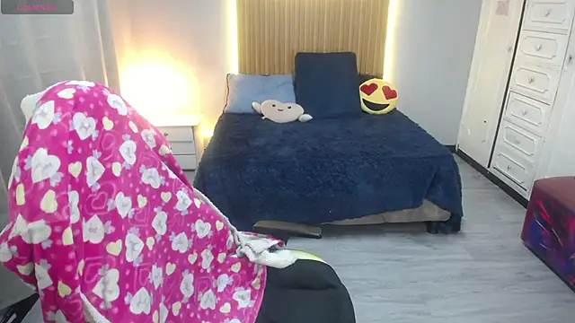 Snapshot of sailor_moon07 chatting on 06-21-26, 05:54 sailor moon07 online show from 06-21-26, 05:54