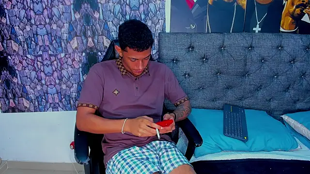 dominic smith  online show from 02-05-25, 01:26