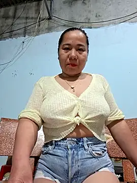 Snapshot of Queen_18200 chatting on 05-04-26, 12:28 Queen 18200 online show from 05-04-26, 12:28