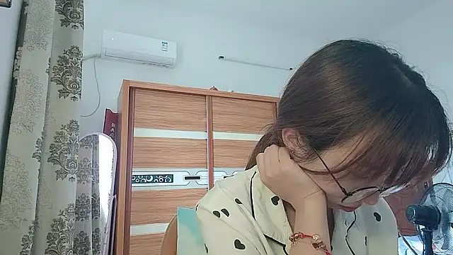 Lili 666 online show from 05-18-26, 04:07