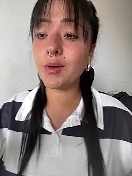 jjulietha95 online show from 06-01-26, 04:20