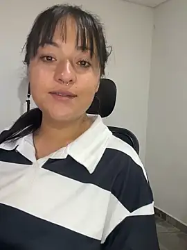 jjulietha95 online show from 06-02-26, 04:47