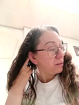 Snapshot of miss_hanna07 chatting on 04-09-26, 04:23 miss hanna07 online show from 04-09-26, 04:23