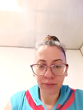 Snapshot of miss_hanna07 chatting on 04-10-26, 03:39 miss hanna07 online show from 04-10-26, 03:39