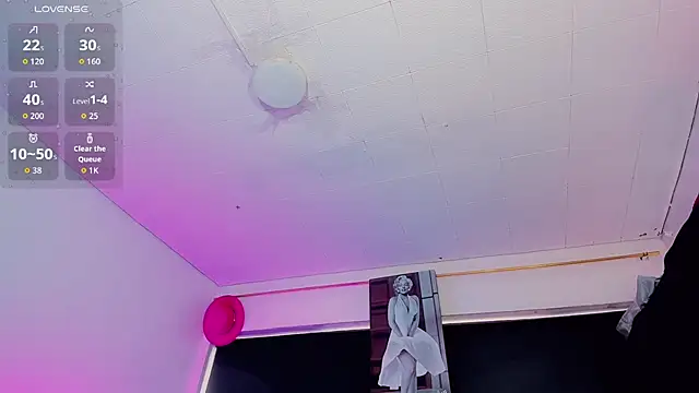 Kendall hornyy online show from 07-06-26, 08:00