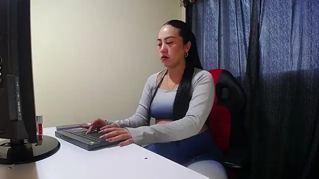 Snapshot of mistress_aryya chatting on 12-12-24, 03:59 mistress aryya online show from 12-12-24, 03:59