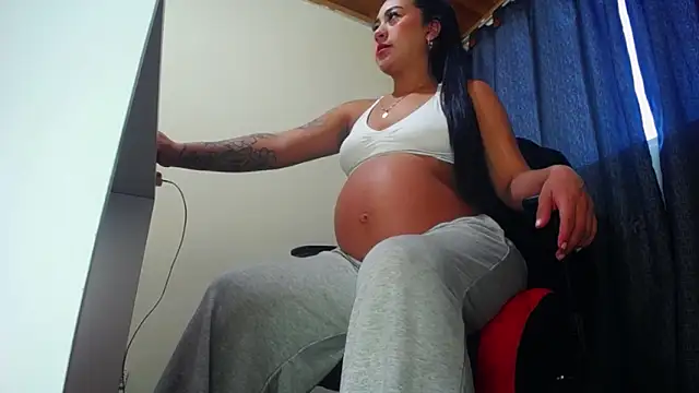 Snapshot of mistress_aryya chatting on 01-16-25, 03:35 mistress aryya online show from 01-16-25, 03:35