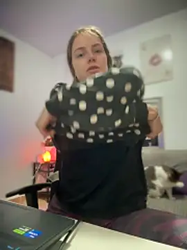 Piinkpandora online show from 03-22-26, 07:50