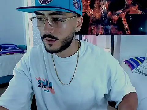 Snapshot of david__johnson372 chatting on 03-08-26, 02:04 david johnson372 online show from 03-08-26, 02:04