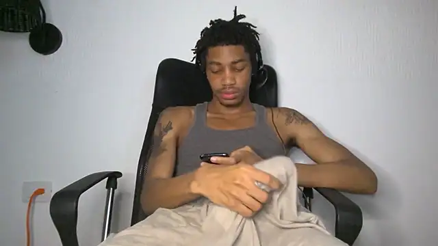 Snapshot of Skinnyblackman chatting on 06-16-26, 03:31 Skinnyblackman online show from 06-16-26, 03:31
