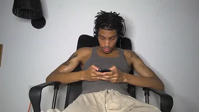 Snapshot of Skinnyblackman chatting on 06-24-26, 02:54 Skinnyblackman online show from 06-24-26, 02:54