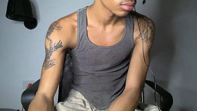 Snapshot of Skinnyblackman chatting on 06-25-26, 05:12 Skinnyblackman online show from 06-25-26, 05:12