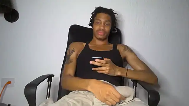 Snapshot of Skinnyblackman chatting on 06-28-26, 02:50 Skinnyblackman online show from 06-28-26, 02:50