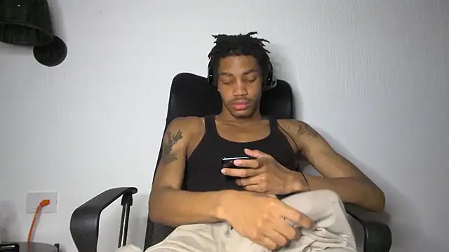 Snapshot of Skinnyblackman chatting on 06-29-26, 03:24 Skinnyblackman online show from 06-29-26, 03:24