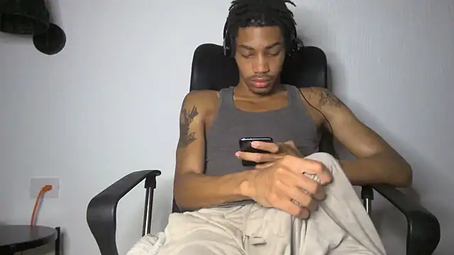 Snapshot of Skinnyblackman chatting on 06-30-26, 03:07 Skinnyblackman online show from 06-30-26, 03:07