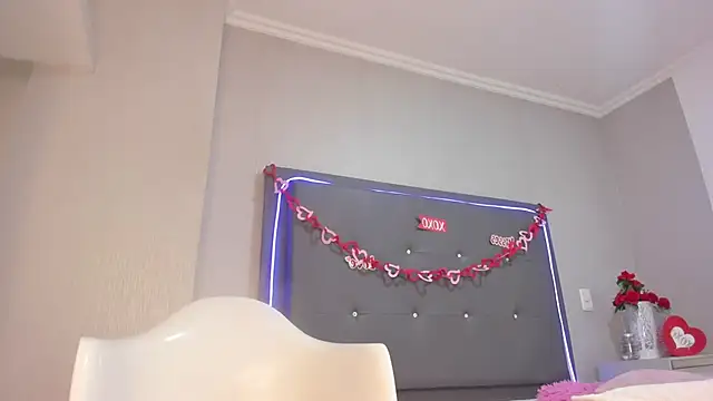 emma lye online show from 04-21-26, 01:42