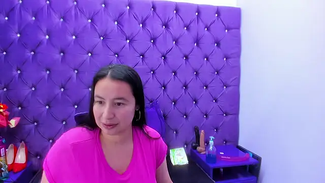 NaomyPrinces online show from 05-06-26, 02:00