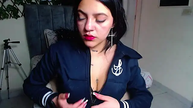Snapshot of Violettasquirt chatting on 06-13-26, 02:04 Violettasquirt online show from 06-13-26, 02:04