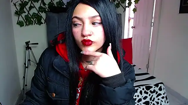 Snapshot of Violettasquirt chatting on 06-19-26, 03:05 Violettasquirt online show from 06-19-26, 03:05