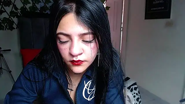 Snapshot of Violettasquirt chatting on 06-24-26, 01:32 Violettasquirt online show from 06-24-26, 01:32