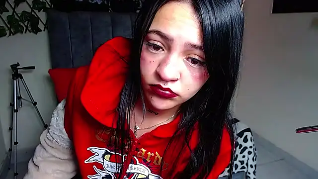 Snapshot of Violettasquirt chatting on 06-26-26, 01:59 Violettasquirt online show from 06-26-26, 01:59