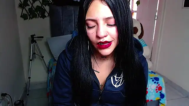 Snapshot of Violettasquirt chatting on 07-08-26, 01:48 Violettasquirt online show from 07-08-26, 01:48
