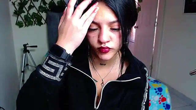 Snapshot of Violettasquirt chatting on 07-15-26, 02:00 Violettasquirt online show from 07-15-26, 02:00