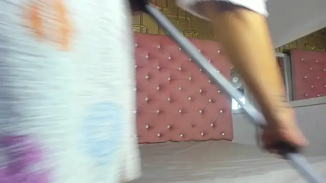 Molly gomez  online show from 02-08-25, 10:40