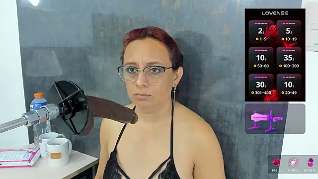 Snapshot of Issys_milf chatting on 03-10-26, 12:10 Issys milf online show from 03-10-26, 12:10