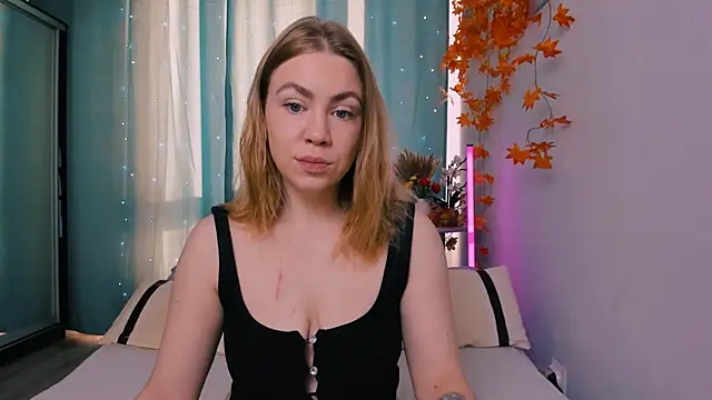 Snapshot of InsatiableFoxX chatting on 09-29-25, 05:56 InsatiableFoxX online show from 09-29-25, 05:56