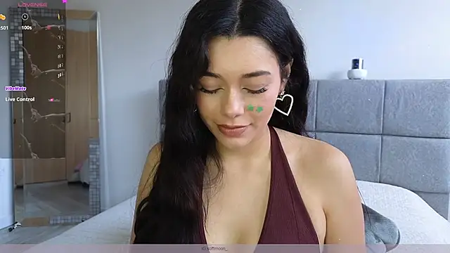 Snapshot of Soffimoon_ chatting on 05-28-26, 08:06 Soffimoon online show from 05-28-26, 08:06