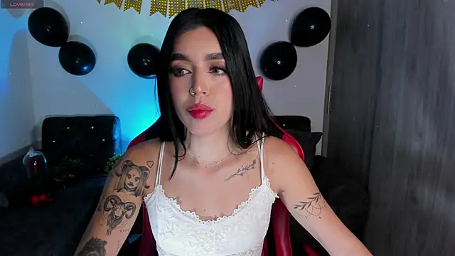 Snapshot of zoee_jackson chatting on 04-18-26, 04:05 zoee jackson online show from 04-18-26, 04:05