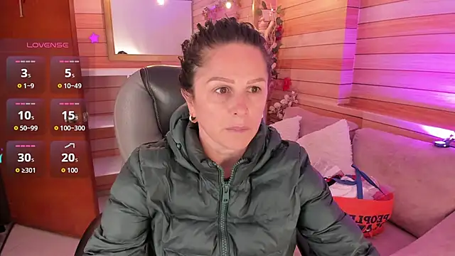 Snapshot of Victoria_collins_1 chatting on 06-27-26, 10:20 Victoria collins 1 online show from 06-27-26, 10:20