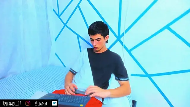 liam scott77 online show from 09-25-25, 05:11