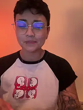 Ashley Chriss online show from 12-31-24, 05:22