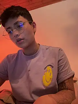 Ashley Chriss online show from 01-04-25, 09:54