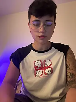 Ashley Chriss online show from 02-20-25, 12:19