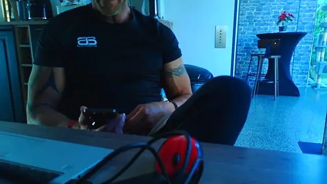 Snapshot of fabxxl chatting on 01-18-26, 12:20 fabxxl online show from 01-18-26, 12:20