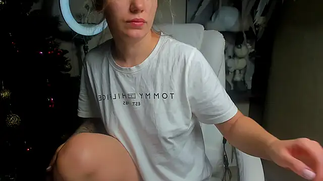 foxy blond online show from 12-20-25, 12:18