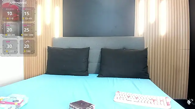 EvaaLovia1 online show from 04-06-26, 01:23